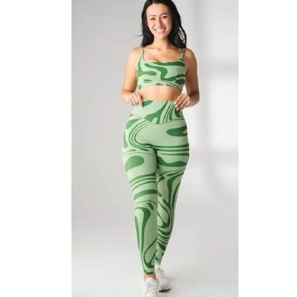 Vitality X Cosmopolitan Ascend Pant Botanical Green
Size Small